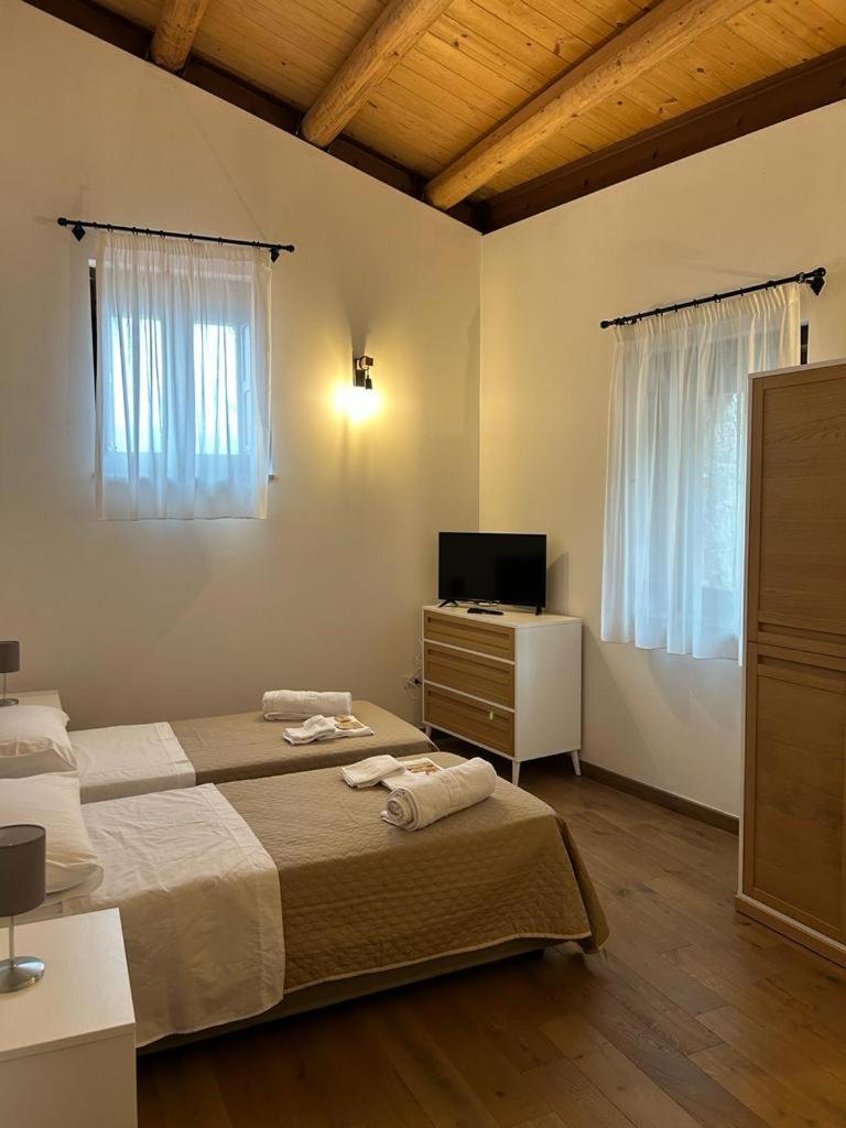 Il Borgo Dei Normanni Villa Colliano Exterior foto